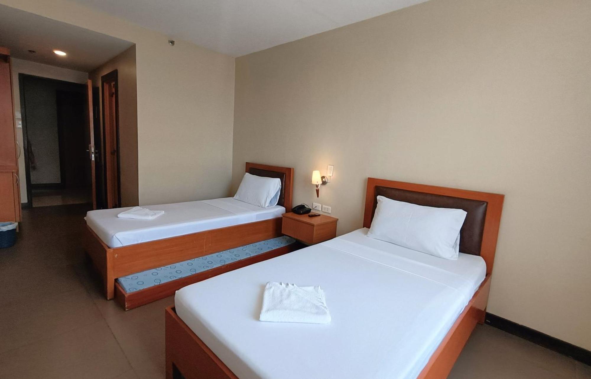 Fuente Oro Business Suites Cebu Powered By Cocotel מראה חיצוני תמונה