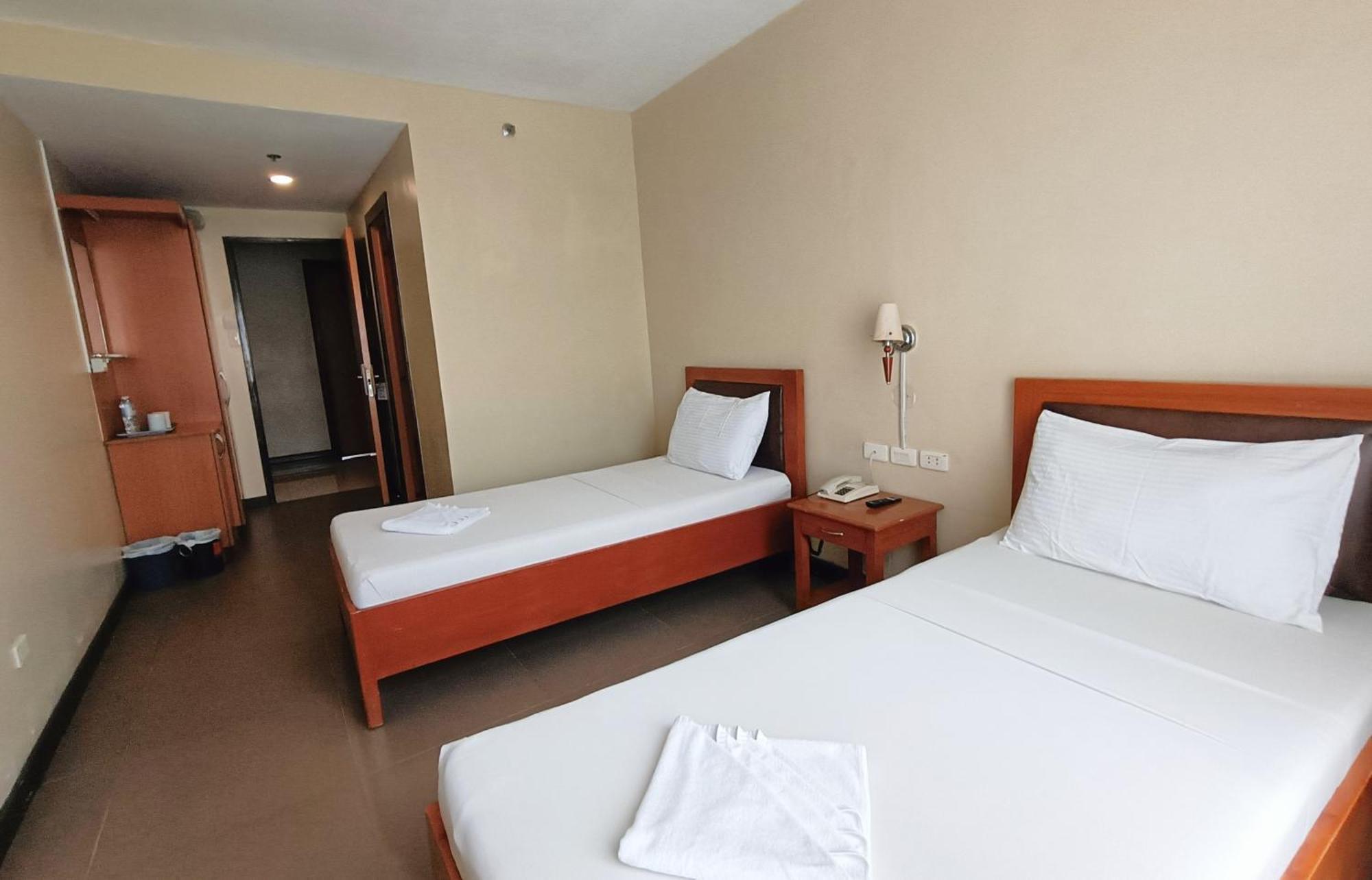 Fuente Oro Business Suites Cebu Powered By Cocotel מראה חיצוני תמונה